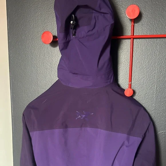 Arc'teryx Deep Purple Outdoor Jacket stingray size M